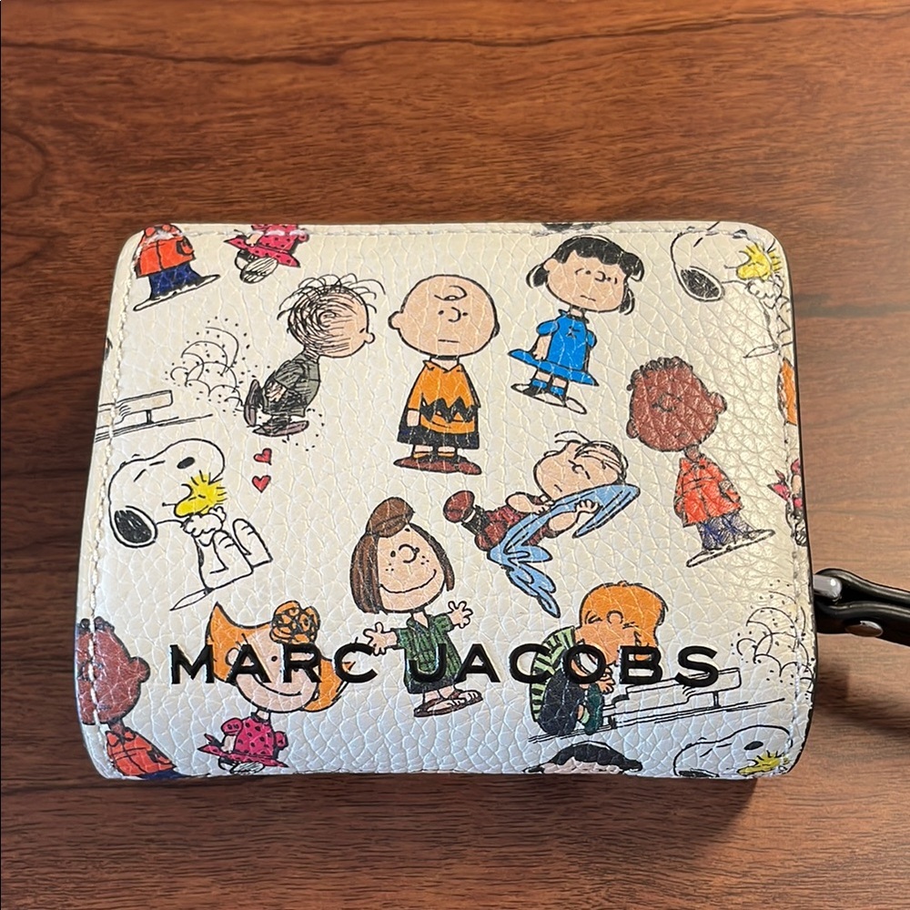 MARC JACOBS PEANUTS x MARC JACOBS Leather Bi-fold Wallet Snoopy Compact Wallet